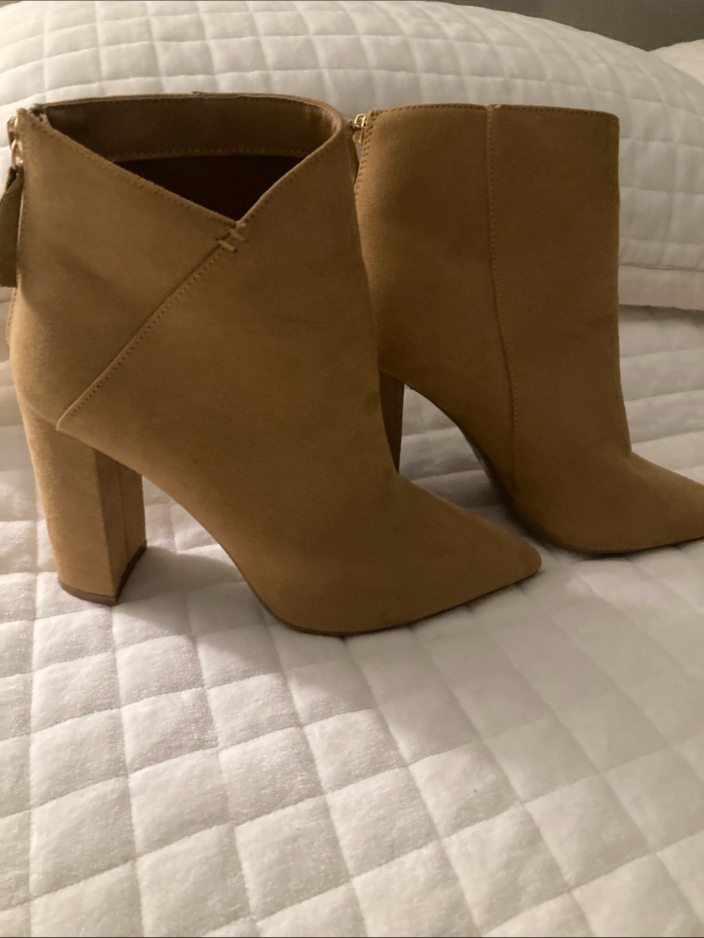 Pink Lily Tan Pointed Toe Block Heel Ankle Booties. Size 8. NWT.